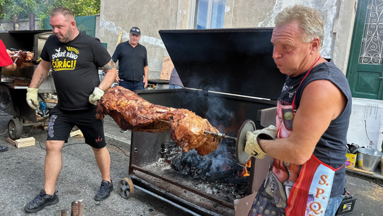 FOTOGALERIE: Mistrovství Šumavy v opékání prasat