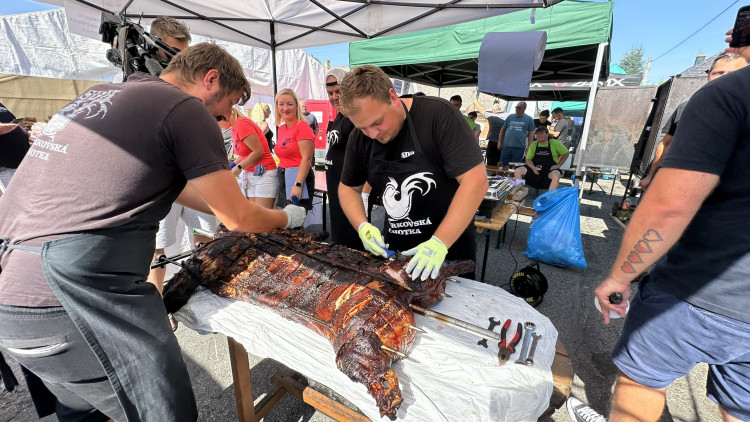 FOTOGALERIE: Mistrovství Šumavy v opékání prasat