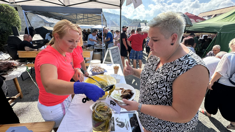 FOTOGALERIE: Mistrovství Šumavy v opékání prasat