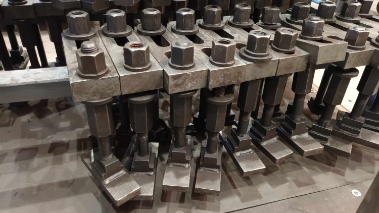 FOTOGALERIE: Prostějovská firma se specializuje na výrobu železničních a tramvajových výhybek