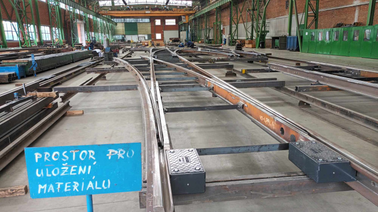 FOTOGALERIE: Prostějovská firma se specializuje na výrobu železničních a tramvajových výhybek