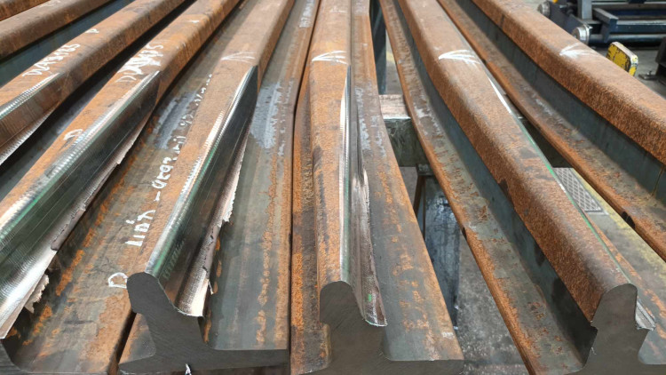 FOTOGALERIE: Prostějovská firma se specializuje na výrobu železničních a tramvajových výhybek