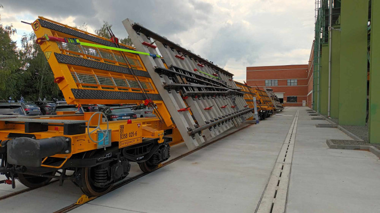 FOTOGALERIE: Prostějovská firma se specializuje na výrobu železničních a tramvajových výhybek
