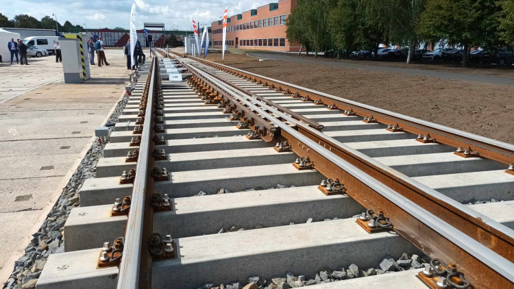 FOTOGALERIE: Prostějovská firma se specializuje na výrobu železničních a tramvajových výhybek