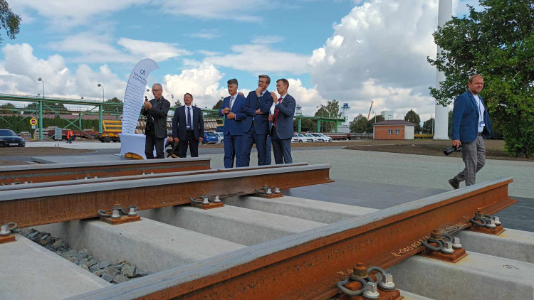 FOTOGALERIE: Prostějovská firma se specializuje na výrobu železničních a tramvajových výhybek