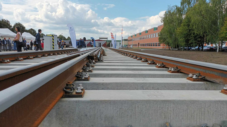 FOTOGALERIE: Prostějovská firma se specializuje na výrobu železničních a tramvajových výhybek