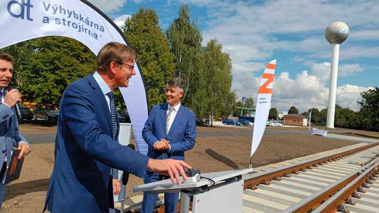 FOTOGALERIE: Prostějovská firma se specializuje na výrobu železničních a tramvajových výhybek