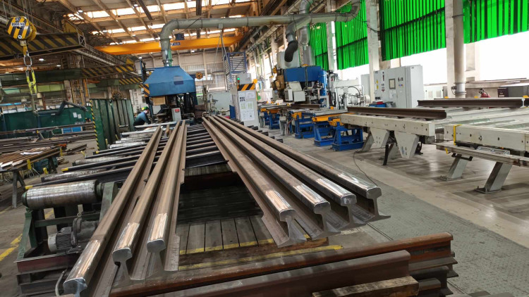 FOTOGALERIE: Prostějovská firma se specializuje na výrobu železničních a tramvajových výhybek