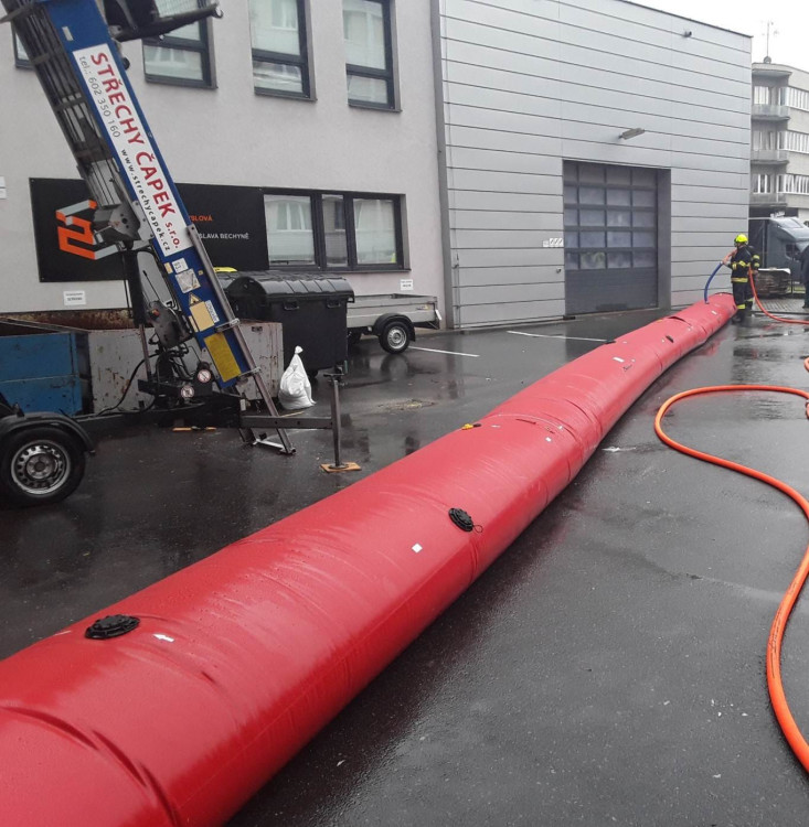 výstavba protipovodňové ochrany Střední průmyslové školy stavební akademika Stanislava Bechyně v Havlíčkově Brodě, foto: HZS Kraje Vysočina