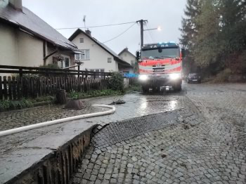 FOTOGALERIE: Hasiči zasahují v Olomouckém kraji kvůli větru a zvýšeným hladinám toků