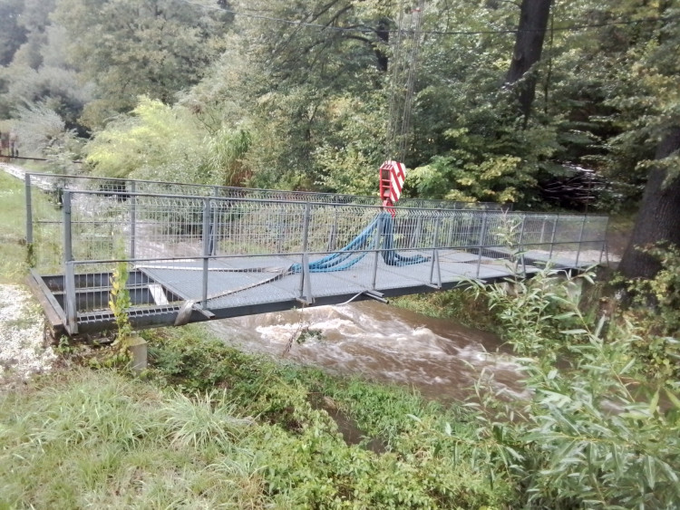 FOTOGALERIE: Hasiči zasahují v Olomouckém kraji kvůli větru a zvýšeným hladinám toků