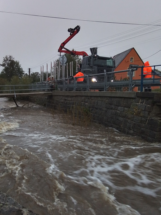 FOTOGALERIE: Hasiči zasahují v Olomouckém kraji kvůli větru a zvýšeným hladinám toků