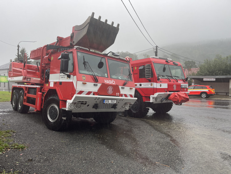 FOTOGALERIE: Hasiči zasahují v Olomouckém kraji kvůli větru a zvýšeným hladinám toků