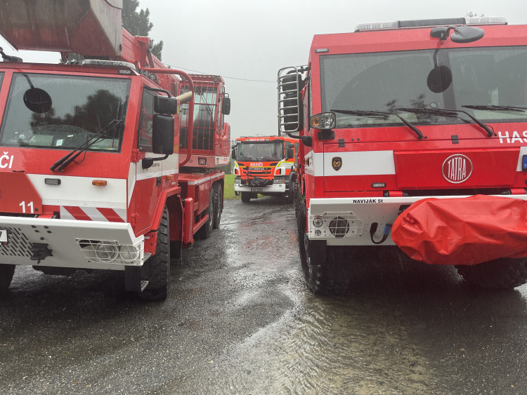 FOTOGALERIE: Hasiči zasahují v Olomouckém kraji kvůli větru a zvýšeným hladinám toků