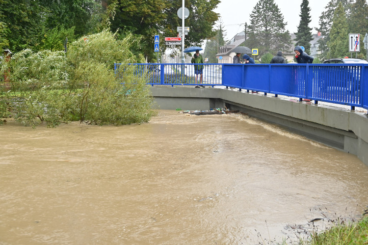 Moravskoslezský hejtman Bělica vyhlásil stav nebezpečí. Kraj čekají další silné deště