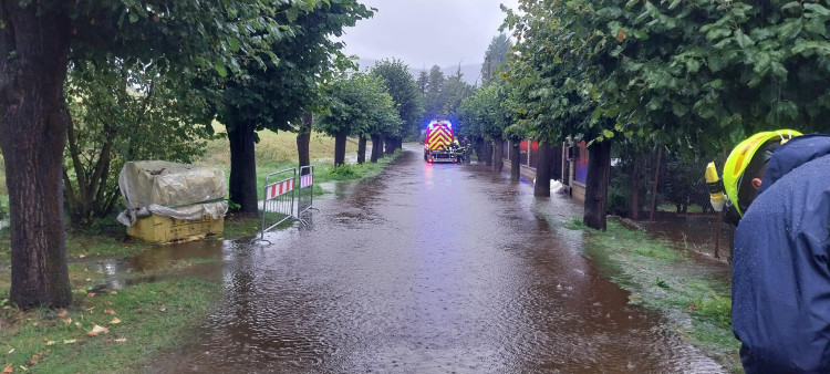 Otava v Sušici v sobotku odpoledne, foto: Hasiči Sušice
