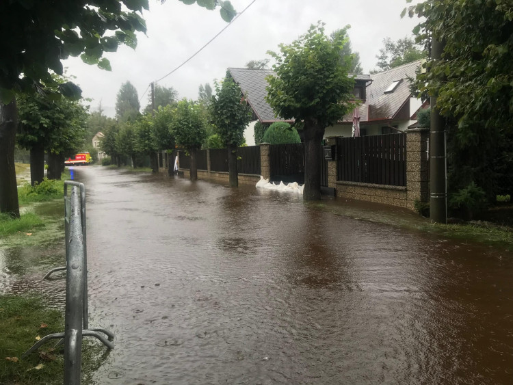 Otava v Sušici v sobotku odpoledne, foto: Hasiči Sušice