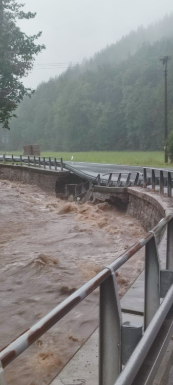 FOTOGALERIE: Hasiči zasahují v Olomouckém kraji kvůli povodním a větru