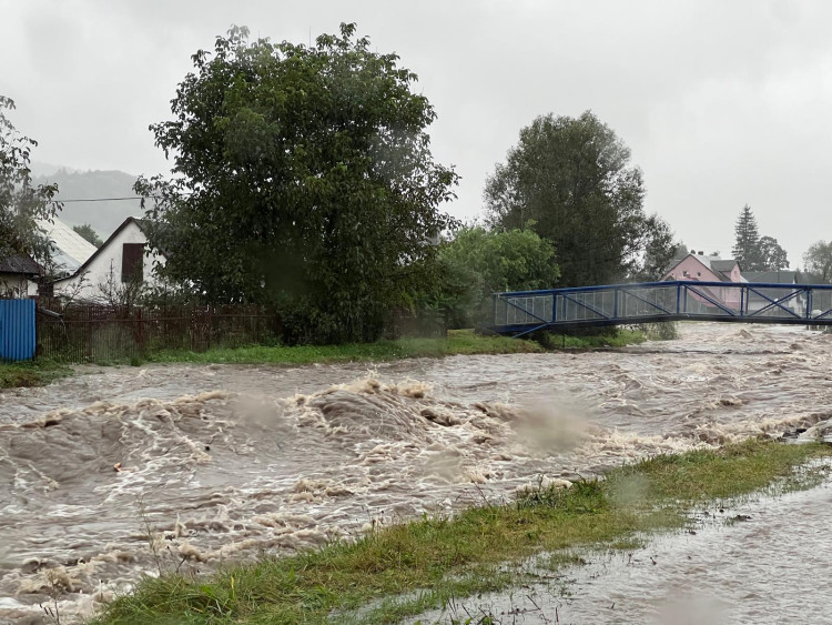 FOTOGALERIE: Hasiči zasahují v Olomouckém kraji kvůli povodním a větru