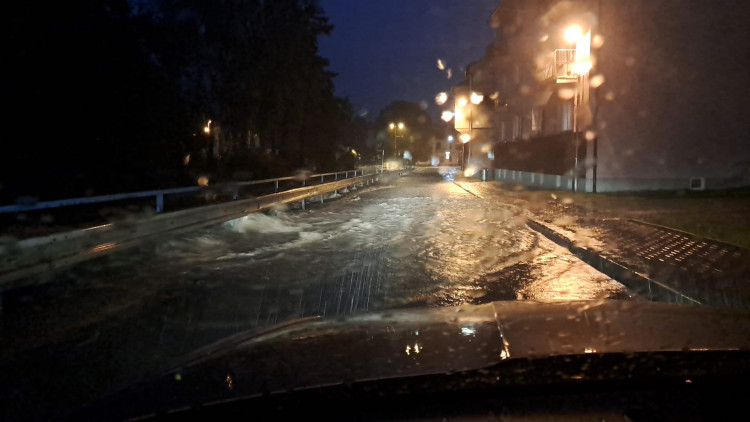 FOTOGALERIE: Hasiči zasahují v Olomouckém kraji kvůli povodním a větru