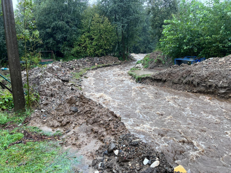 FOTOGALERIE: Hasiči zasahují v Olomouckém kraji kvůli povodním a větru