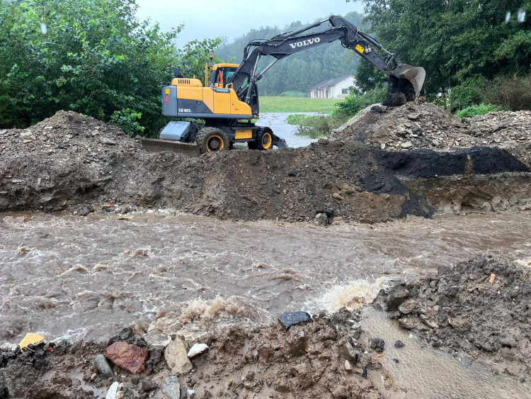 FOTOGALERIE: Hasiči zasahují v Olomouckém kraji kvůli povodním a větru