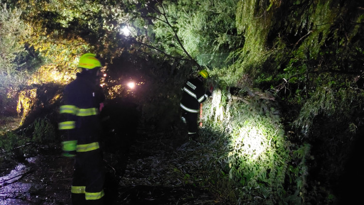 FOTOGALERIE: Hasiči zasahují v Olomouckém kraji kvůli povodním a větru