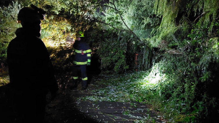 FOTOGALERIE: Hasiči zasahují v Olomouckém kraji kvůli povodním a větru