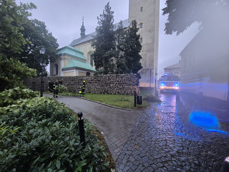 FOTOGALERIE: Hasiči zasahují v Olomouckém kraji kvůli povodním a větru