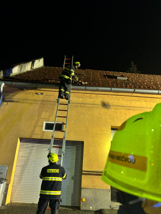 FOTOGALERIE: Hasiči zasahují v Olomouckém kraji kvůli povodním a větru