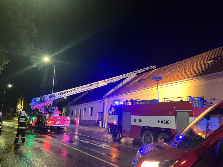 FOTOGALERIE: Hasiči zasahují v Olomouckém kraji kvůli povodním a větru