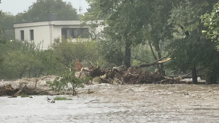 FOTOGALERIE: Hasiči zasahují v Olomouckém kraji kvůli povodním a větru
