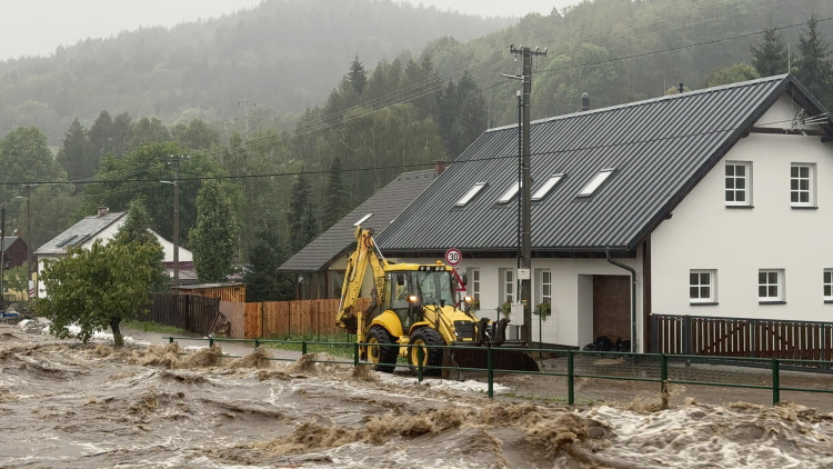 FOTOGALERIE: Hasiči zasahují v Olomouckém kraji kvůli povodním a větru