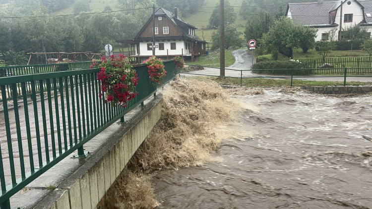 FOTOGALERIE: Hasiči zasahují v Olomouckém kraji kvůli povodním a větru