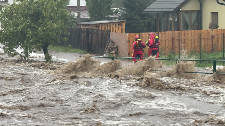 FOTOGALERIE: Hasiči zasahují v Olomouckém kraji kvůli povodním a větru