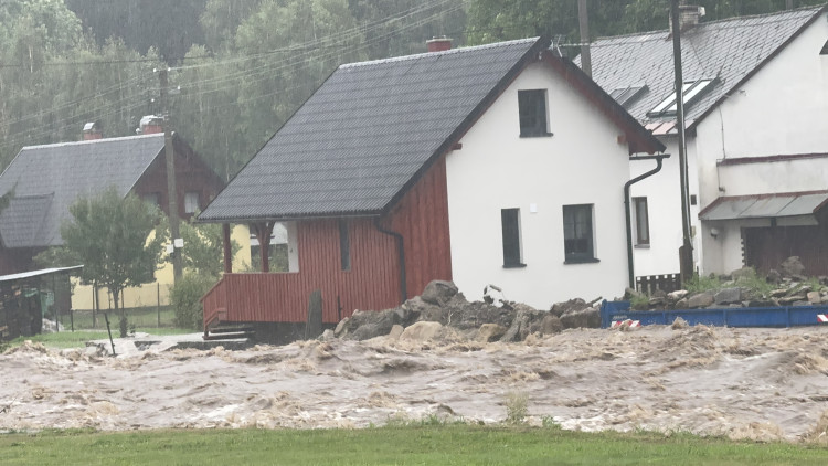 FOTOGALERIE: Hasiči zasahují v Olomouckém kraji kvůli povodním a větru