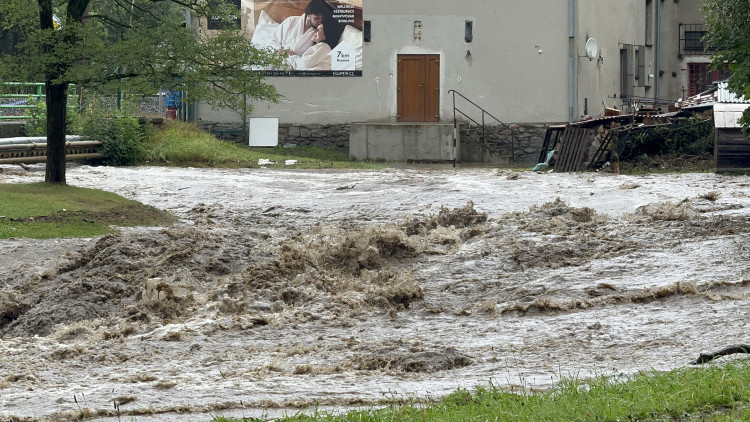 FOTOGALERIE: Hasiči zasahují v Olomouckém kraji kvůli povodním a větru