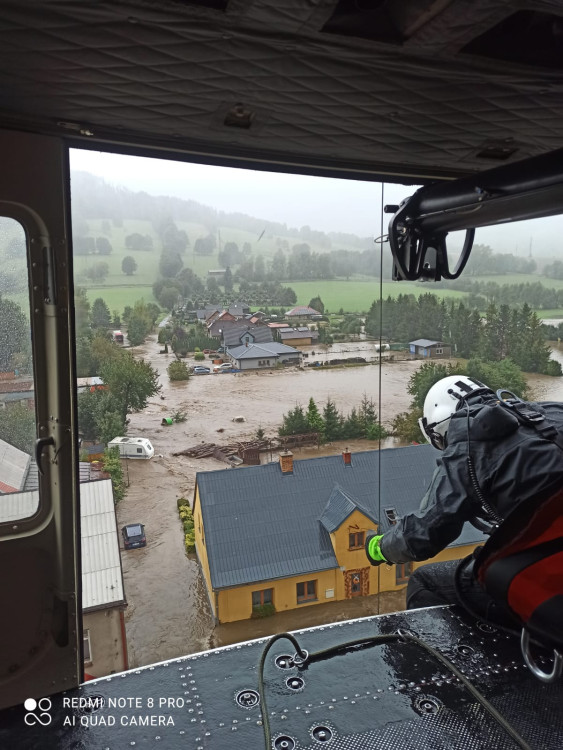 FOTOGALERIE: Hasiči zasahují v Olomouckém kraji kvůli povodním a větru