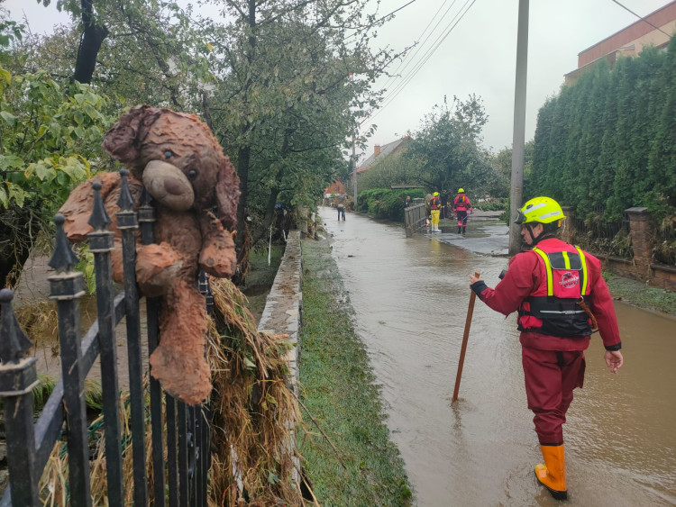 FOTOGALERIE: Hasiči zasahují v Olomouckém kraji kvůli povodním a větru