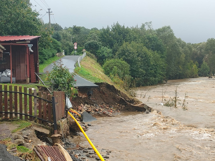FOTOGALERIE: Hasiči zasahují v Olomouckém kraji kvůli povodním a větru