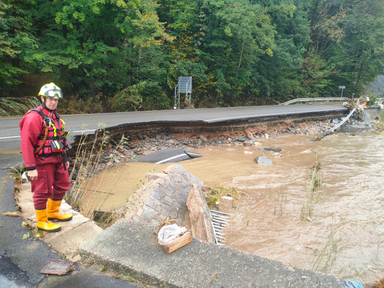 FOTOGALERIE: Hasiči zasahují v Olomouckém kraji kvůli povodním a větru