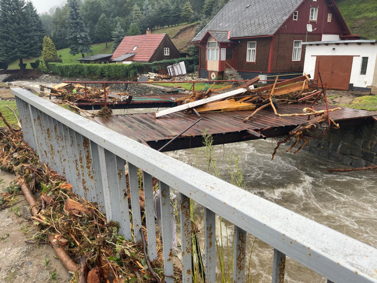 FOTOGALERIE: Hasiči zasahují v celém Olomouckém kraji kvůli povodním