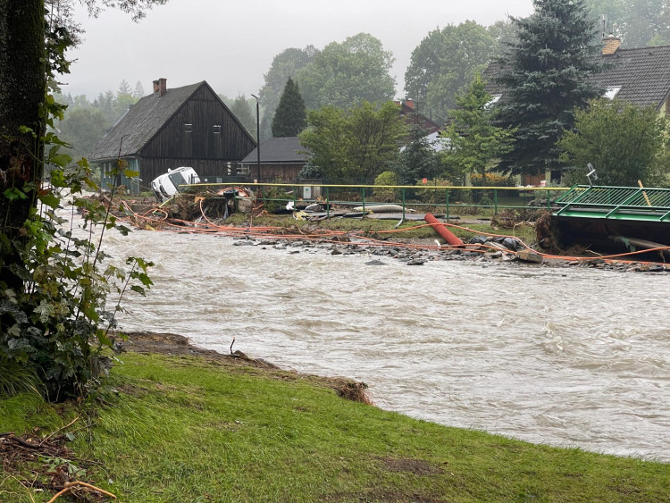 FOTOGALERIE: Hasiči zasahují v celém Olomouckém kraji kvůli povodním