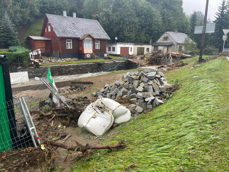 FOTOGALERIE: Hasiči zasahují v celém Olomouckém kraji kvůli povodním