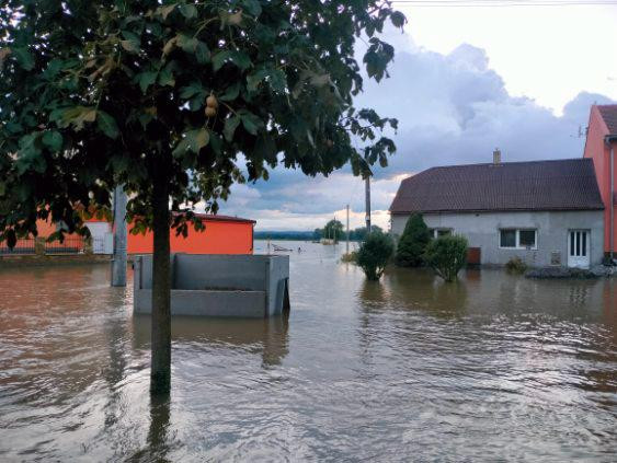 FOTOGALERIE: Hasiči zasahují v celém Olomouckém kraji kvůli povodním