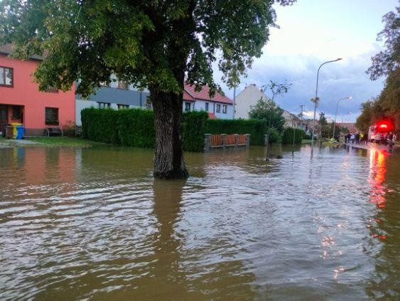 FOTOGALERIE: Hasiči zasahují v celém Olomouckém kraji kvůli povodním