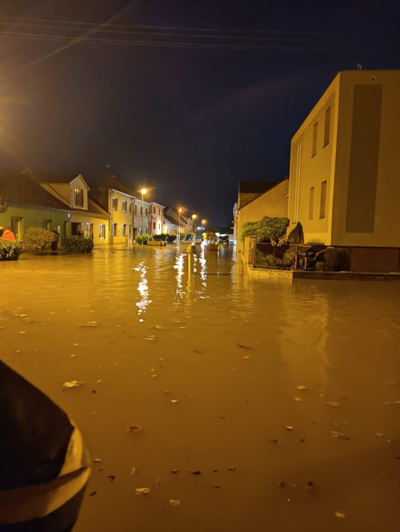 FOTOGALERIE: Hasiči zasahují v celém Olomouckém kraji kvůli povodním