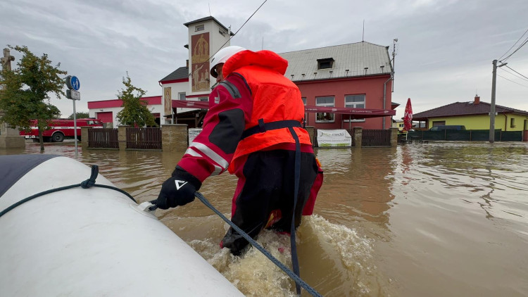 FOTOGALERIE: Hasiči zasahují v celém Olomouckém kraji kvůli povodním