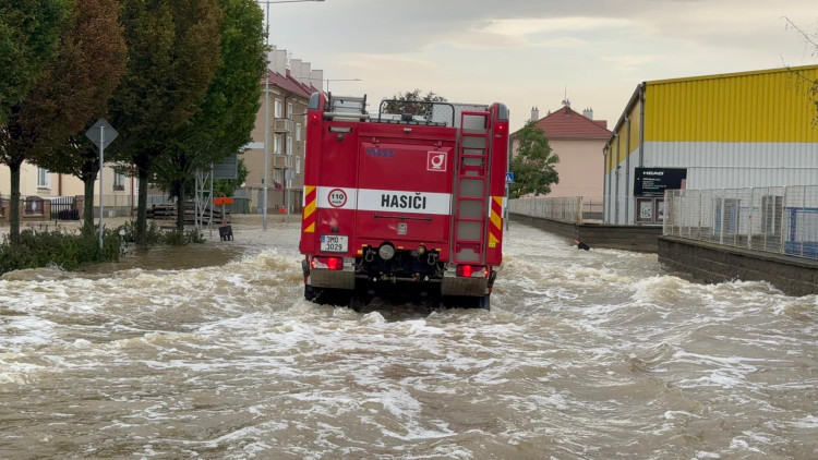 FOTOGALERIE: Hasiči zasahují v celém Olomouckém kraji kvůli povodním