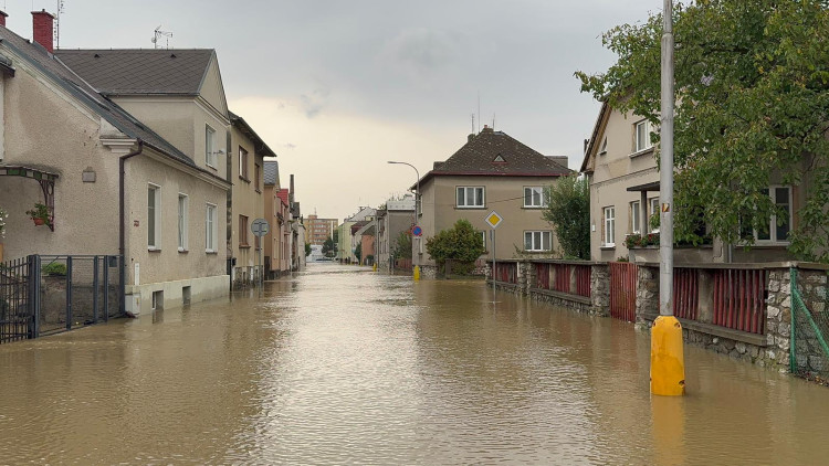 FOTOGALERIE: Hasiči zasahují v celém Olomouckém kraji kvůli povodním